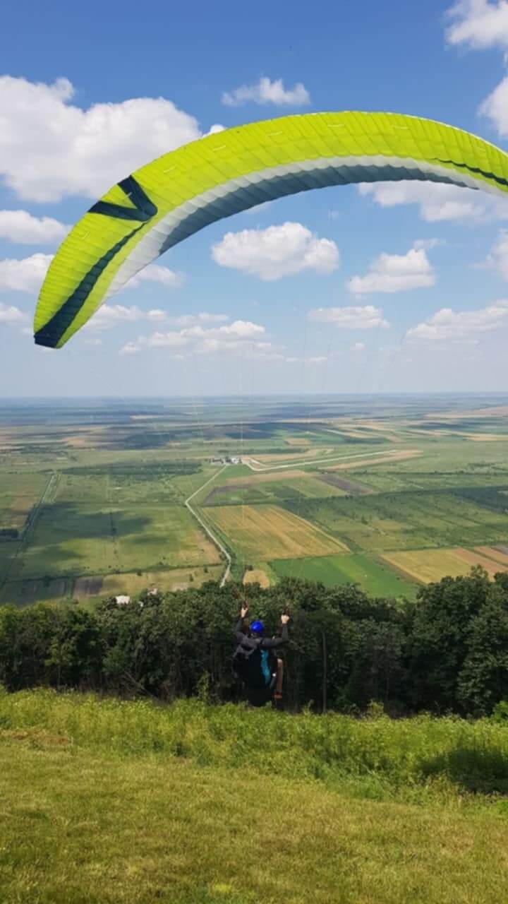 Skywalk Chili 4 paraglider in excellent condition, size M, 70 hours flown, for sale in Belgrade, Serbia.
