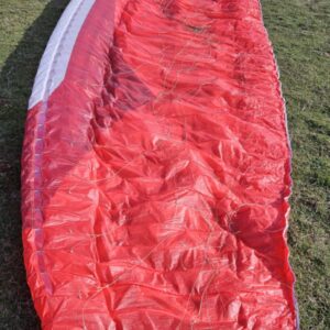 Gin Leopard paraglider in white and red, size L, well-maintained, ready for sale. Caption: