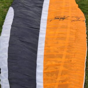 UP Meru 2 paraglider, size L, in mint condition with only 30 hours of use, for sale in Italy. High-performance EN D wing with excellent glide and easy handling.