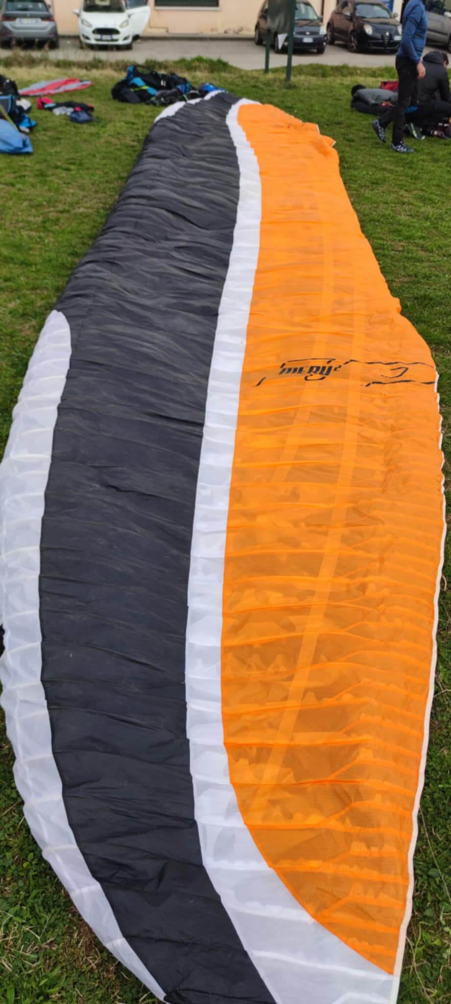 UP Meru 2 paraglider, size L, in mint condition with only 30 hours of use, for sale in Italy. High-performance EN D wing with excellent glide and easy handling.