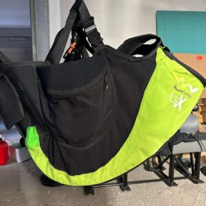 Woody Valley Bix tandem pilot harness in black and green, well-maintained and in excellent condition, designed for safety and comfort.