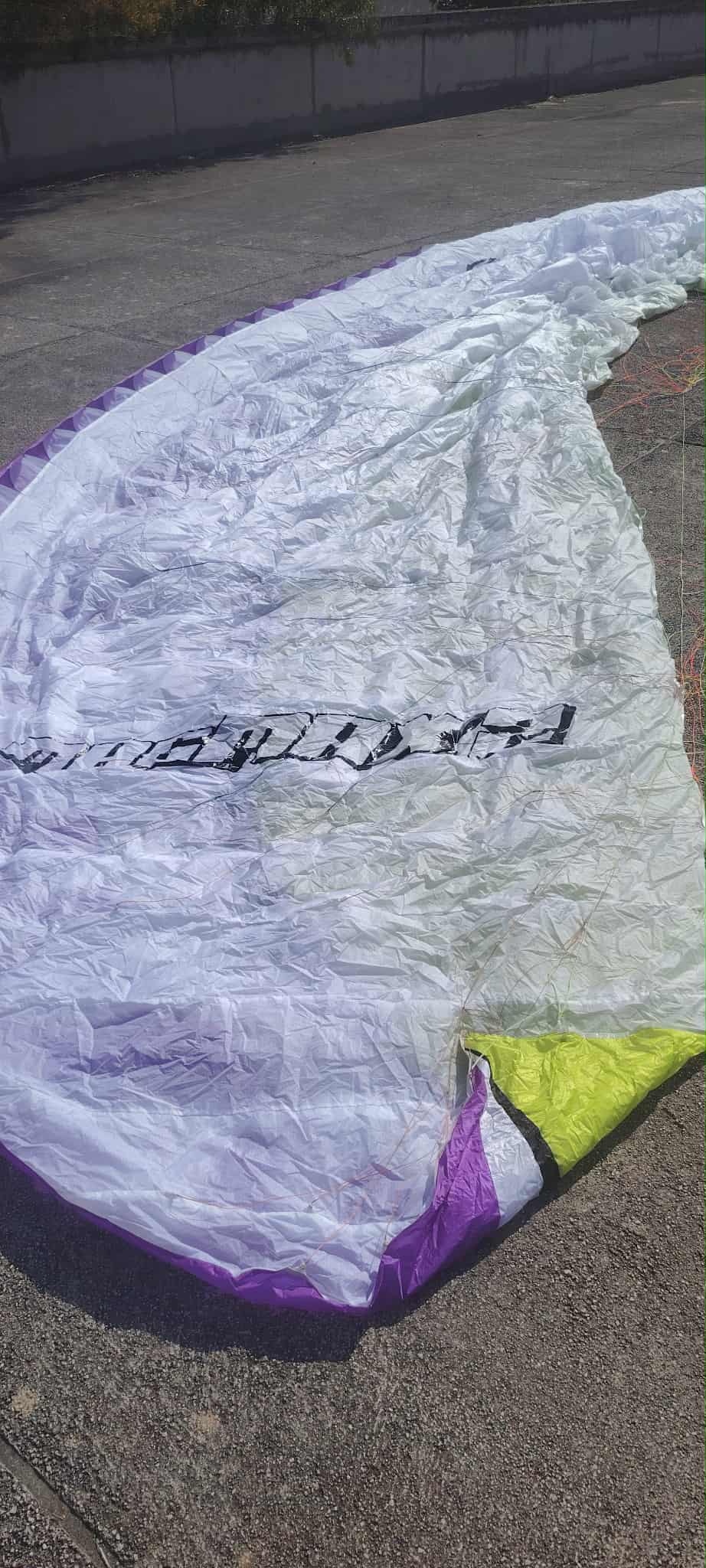 โOzone Magmax 2 tandem paraglider, size 41, mint condition, ideal for paramotor and free flying, for sale in Croatia.โ