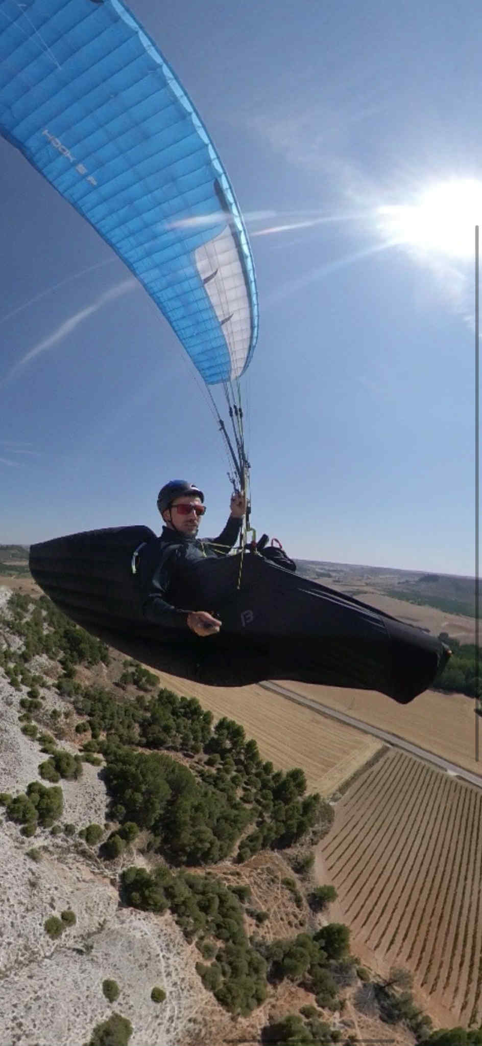 BogdanFly Cocoon V1 ultralight pod harness for hike and fly and XC flying, black color, in excellent used condition, for sale in Spain.