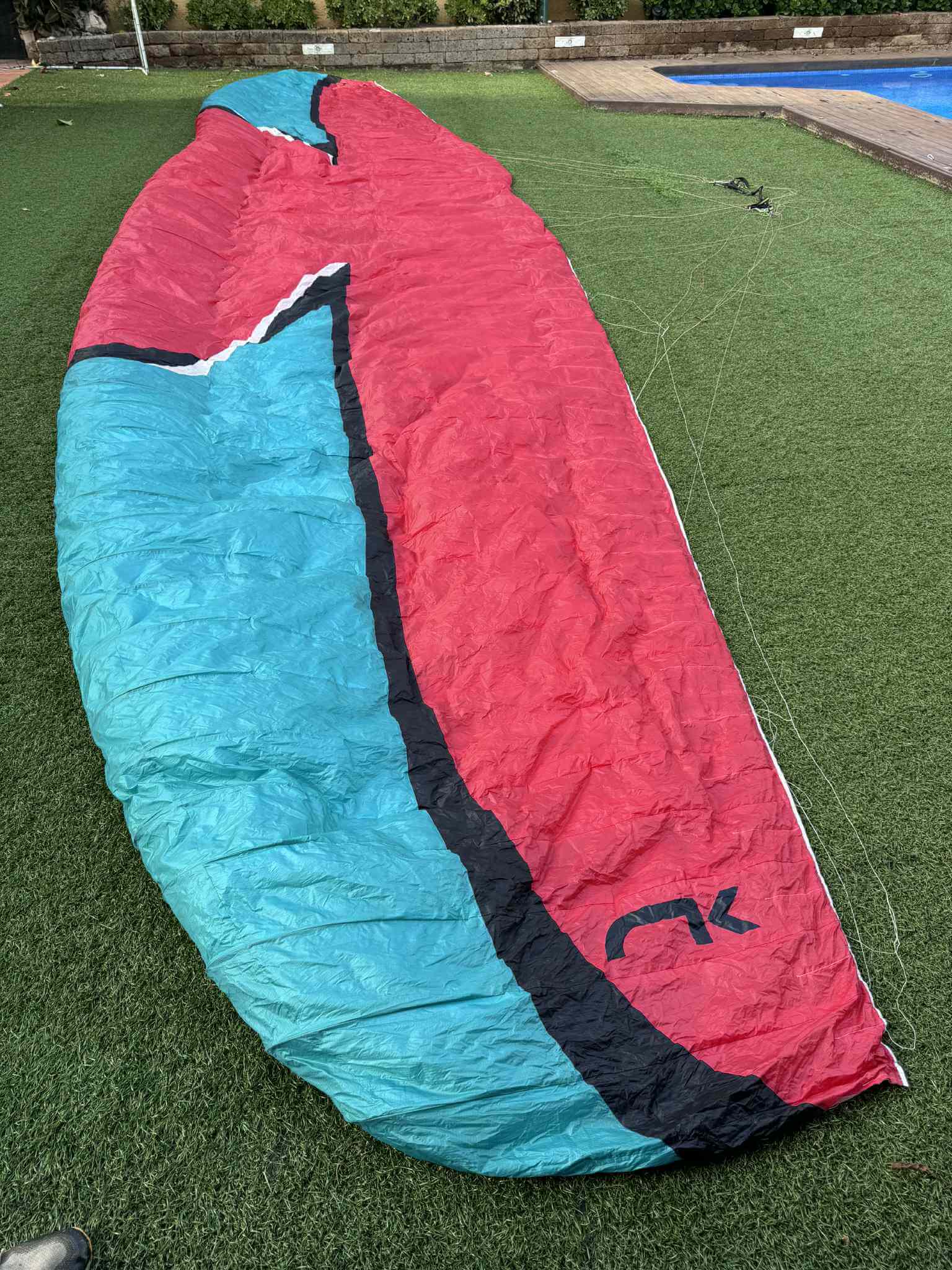 Used Niviuk Ikuma 2 paraglider red and blue, size 24, in very good condition for sale in Spain, ideal for intermediate pilots aiming for first XC flights